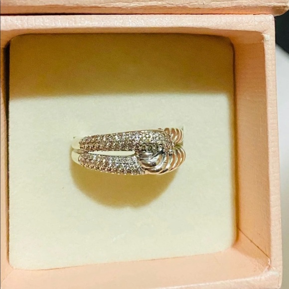 Beautiful Twisted Silver and Diamond Ring - Picture 3 of 8